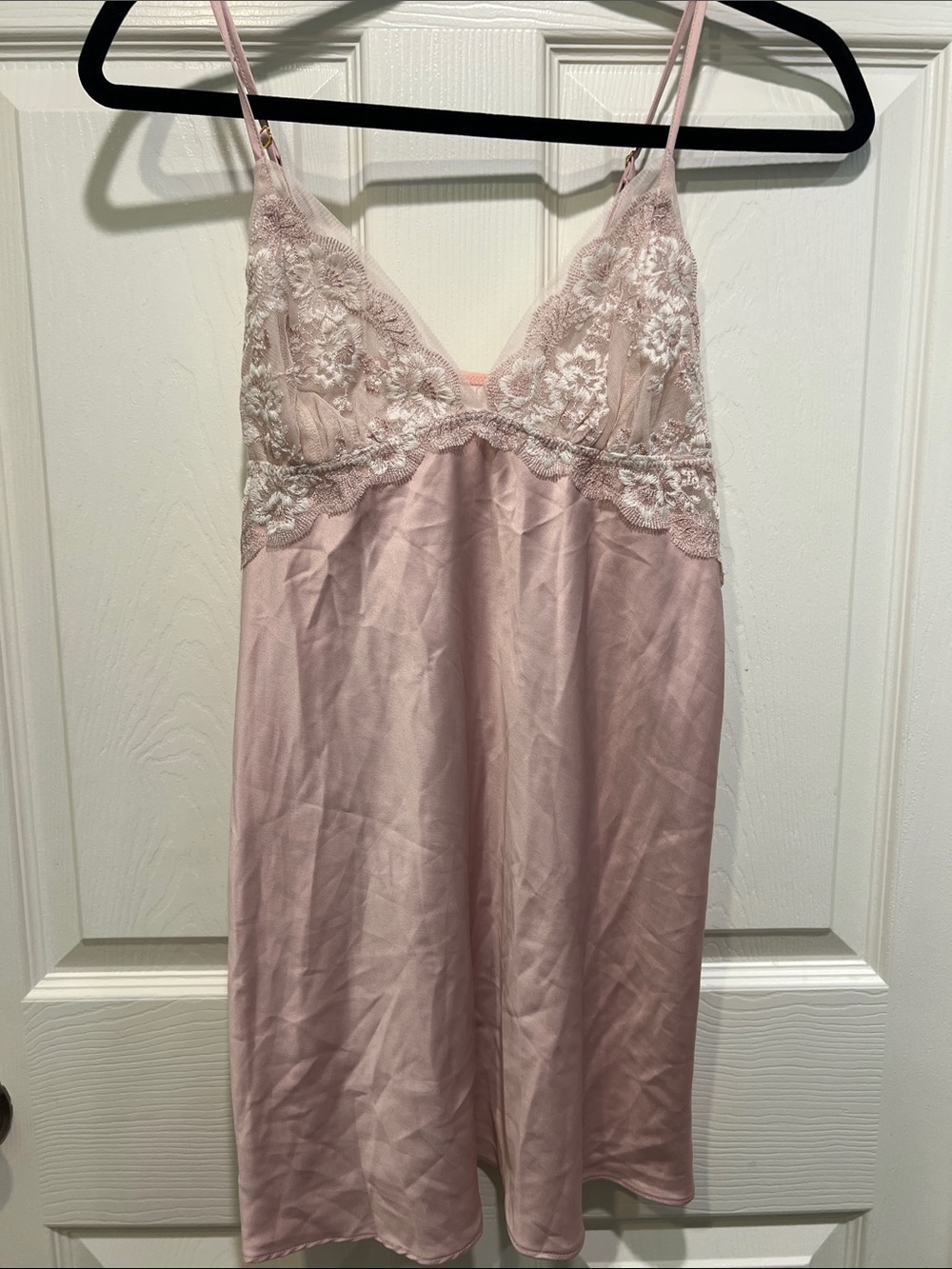 Flora Nikrooz Women's Pink Lace Trim Satin Chemise Medium
